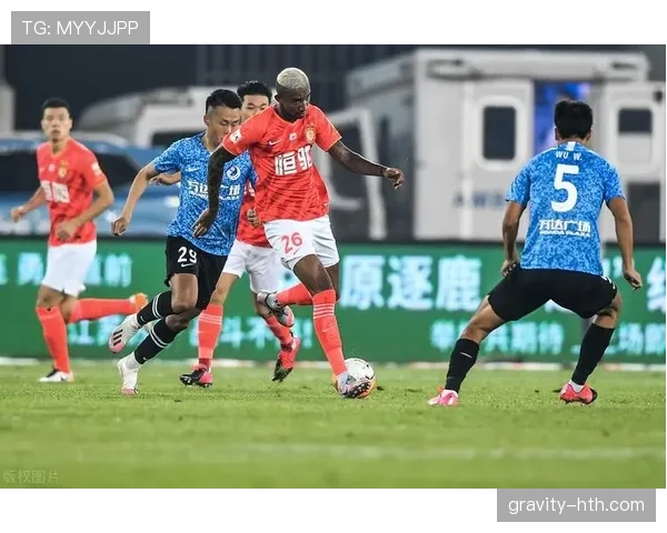 伊萨克与沃特金斯对比：全能中锋与禁区终结者的进攻效率差异分析