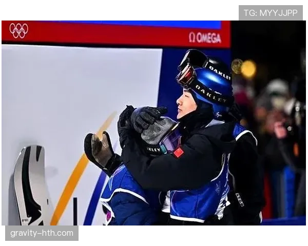 苏翊鸣家里堆满赞助商送的限量球鞋，自己却天天穿训练服出门