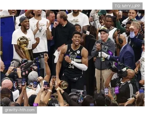 阿德托昆博家里那阵奢侈，能直接开个五星级度假村了吧？